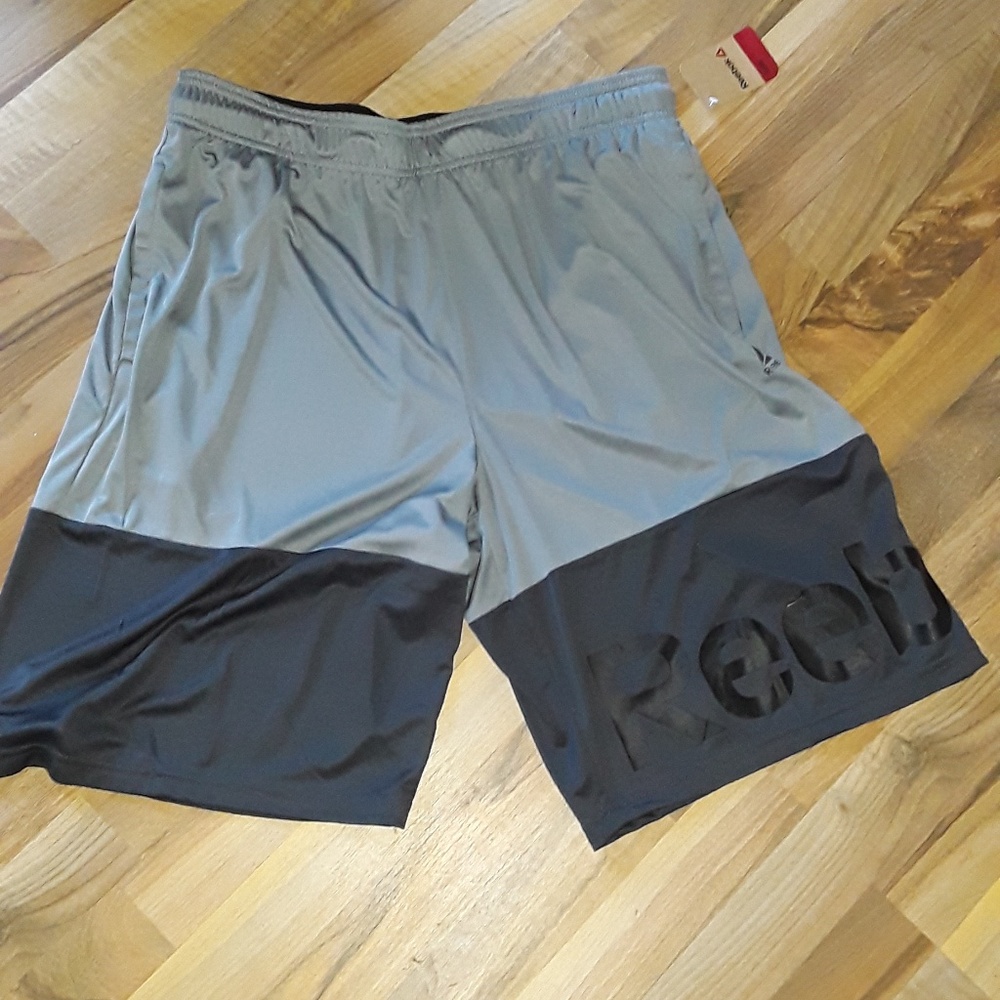 Reebok hook shot training shorts size large